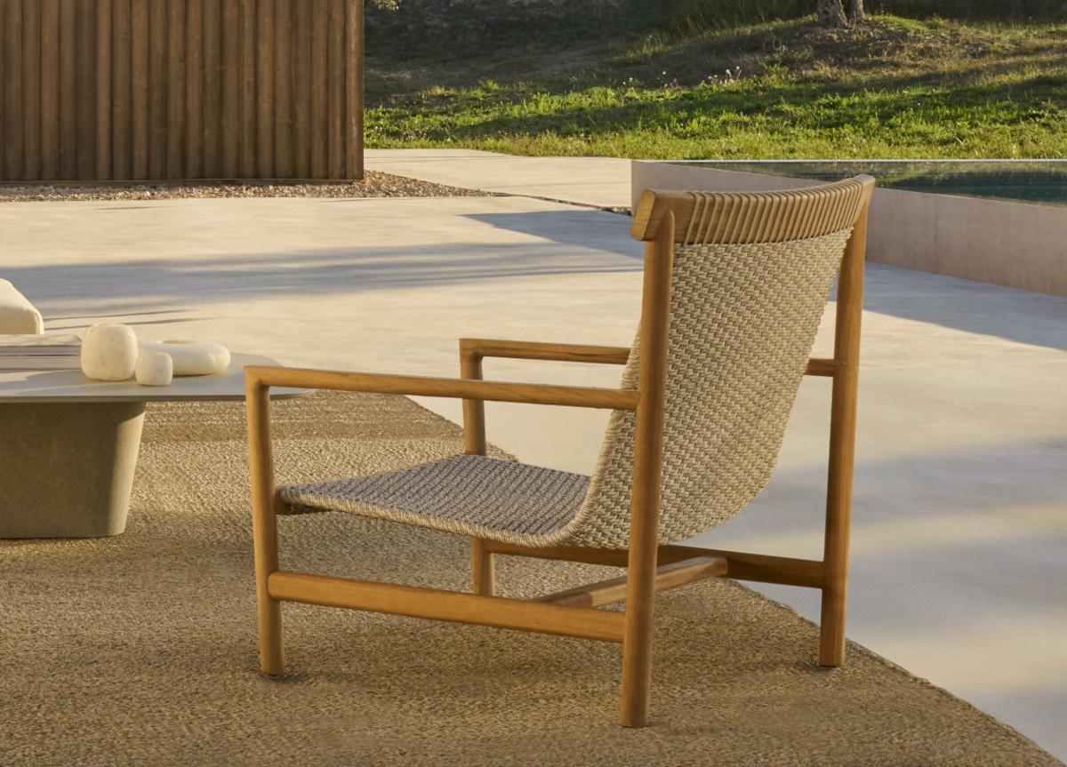 wide outdoor lounge chair