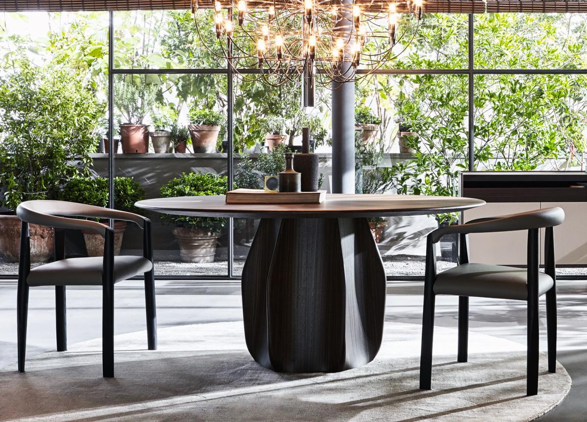 Molteni & C Asterias Dining Table by Patricia Urquiola | Go Modern London