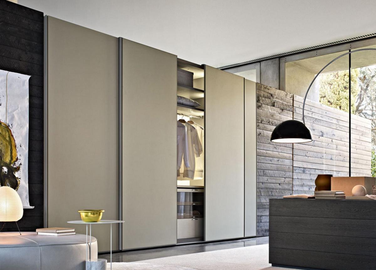 Molteni Gliss Master Blade Sliding Door Wardrobe