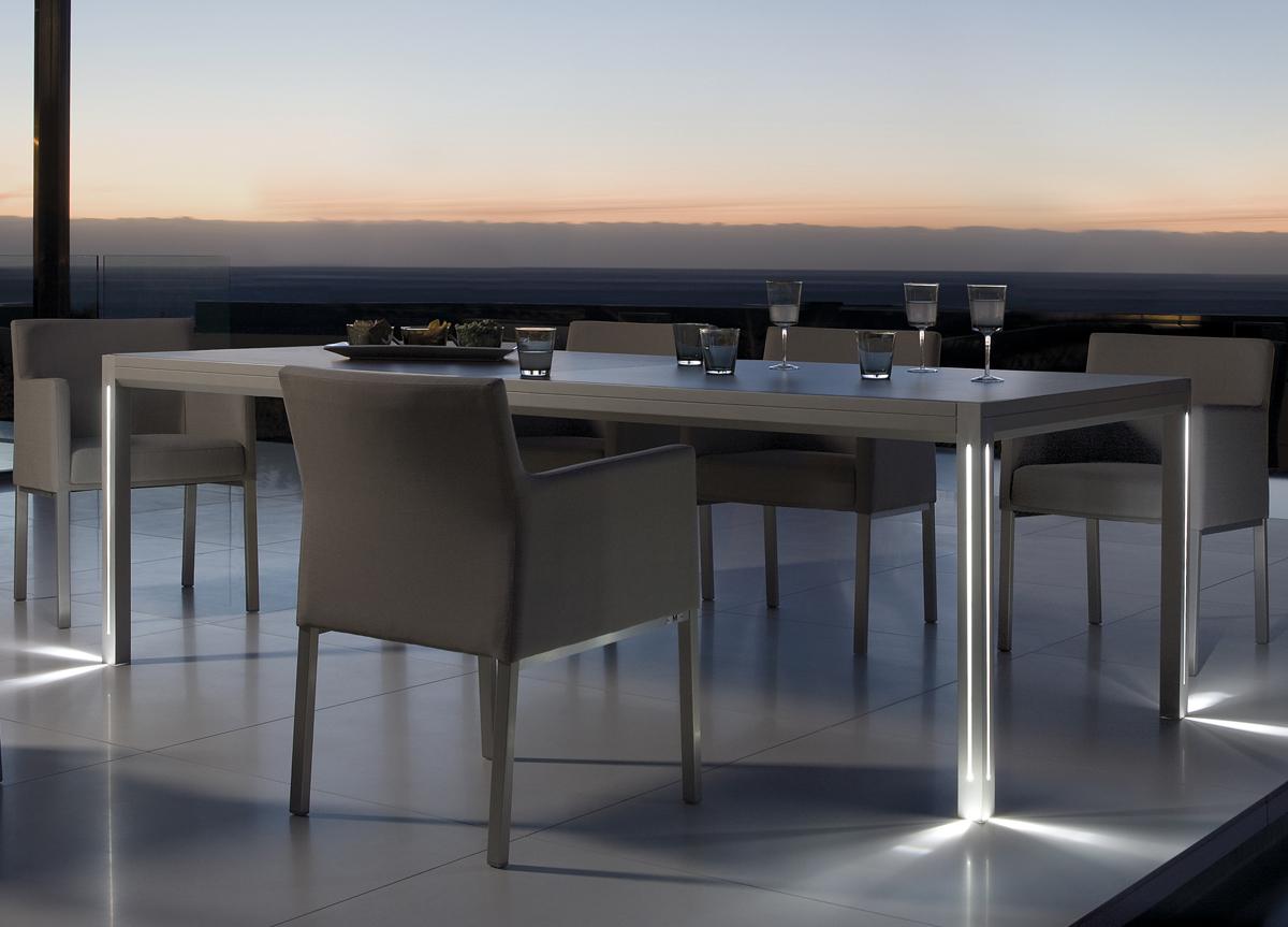 Manutti Luna Extending Garden Table