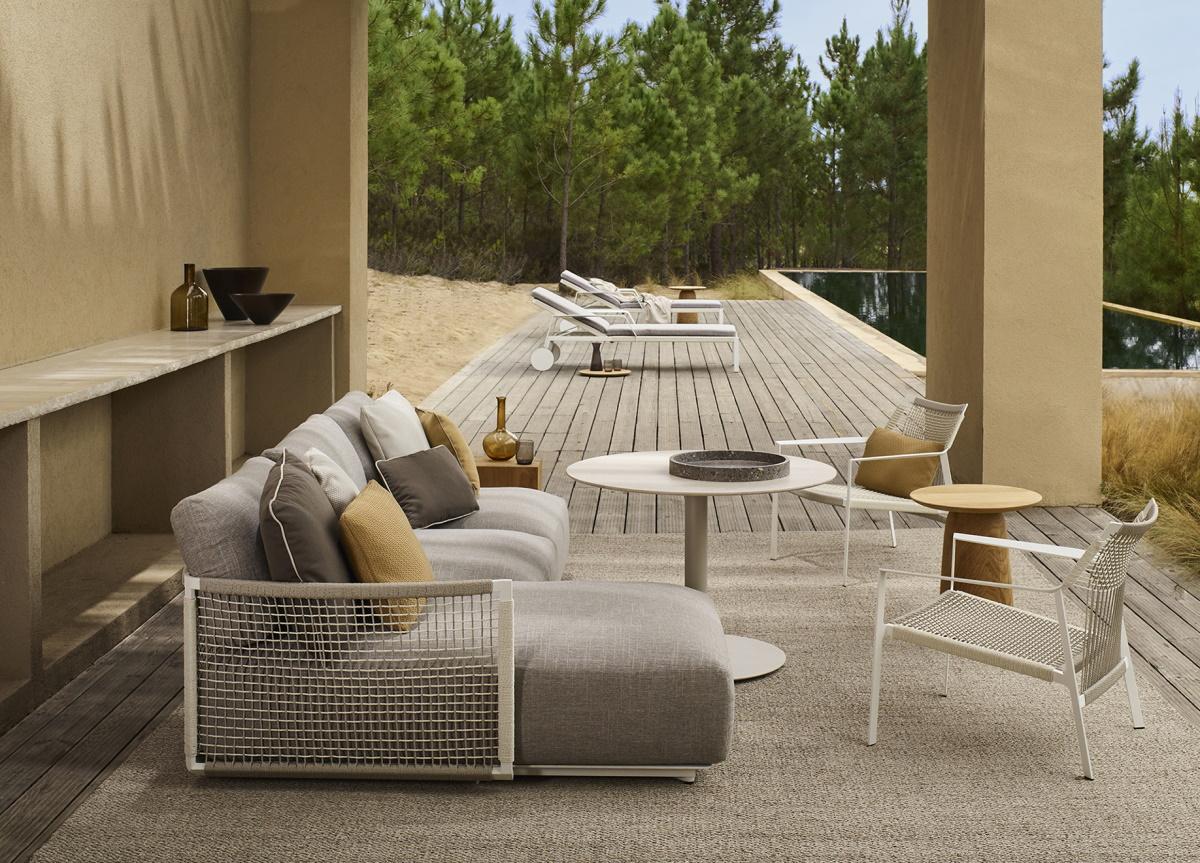 Small outdoor store lounge set