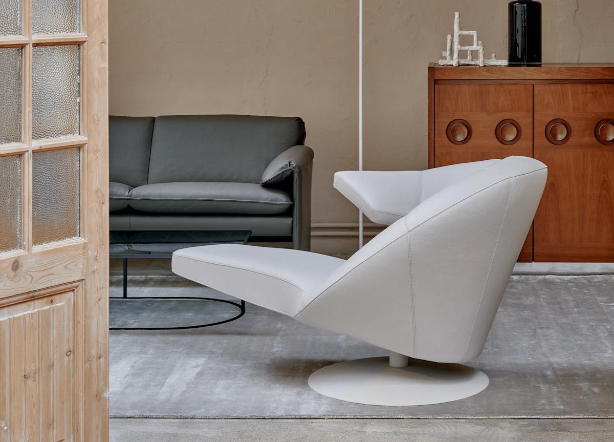 Leolux Parabolica Armchair