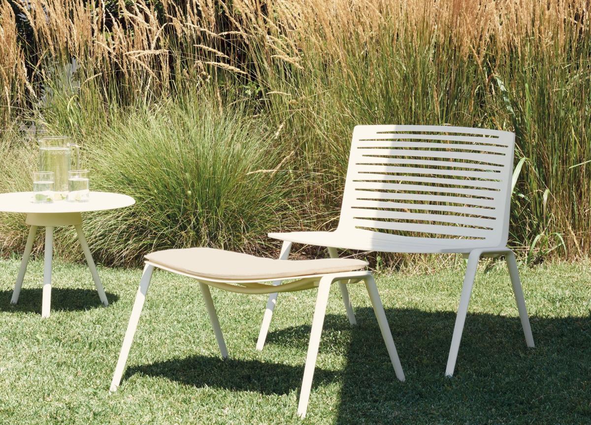 Weatherproof lounge store chairs